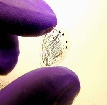 kontaktní čočka - čip